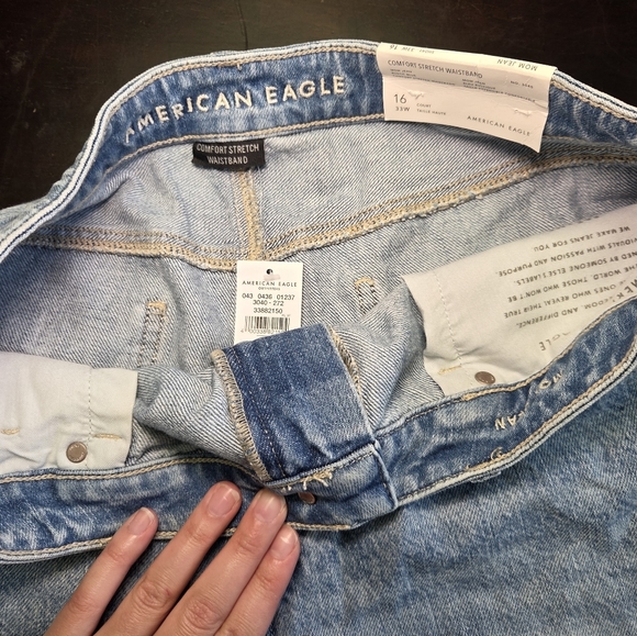 American Eagle Mom Jeans Womens Size 16  Light Blue Distressed - Picture 5 of 7